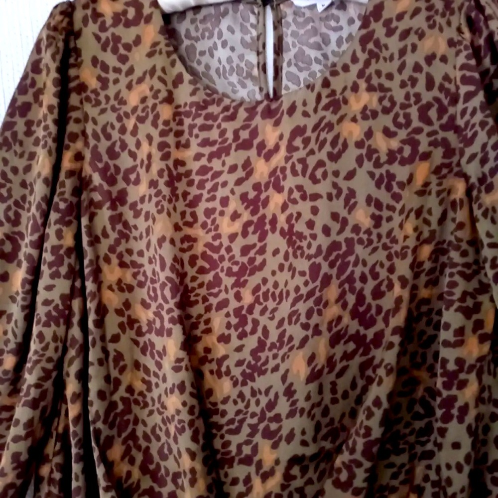 THML Top M Cute Olive Green & Brown Satin Leopard Print Rolled Hem Shirt Blouse - Picture 2 of 8